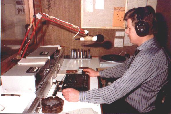 1985 - Tom Kelly in de studio op 12 hoog